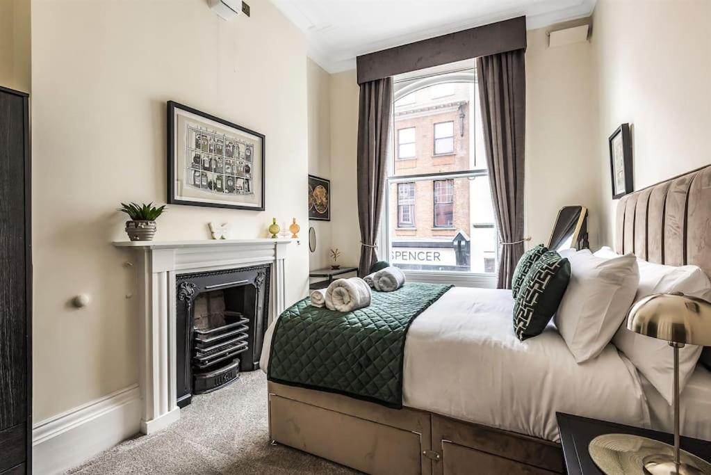 Rowntree One - Stunning Apartment- Grade Ii Listed *
